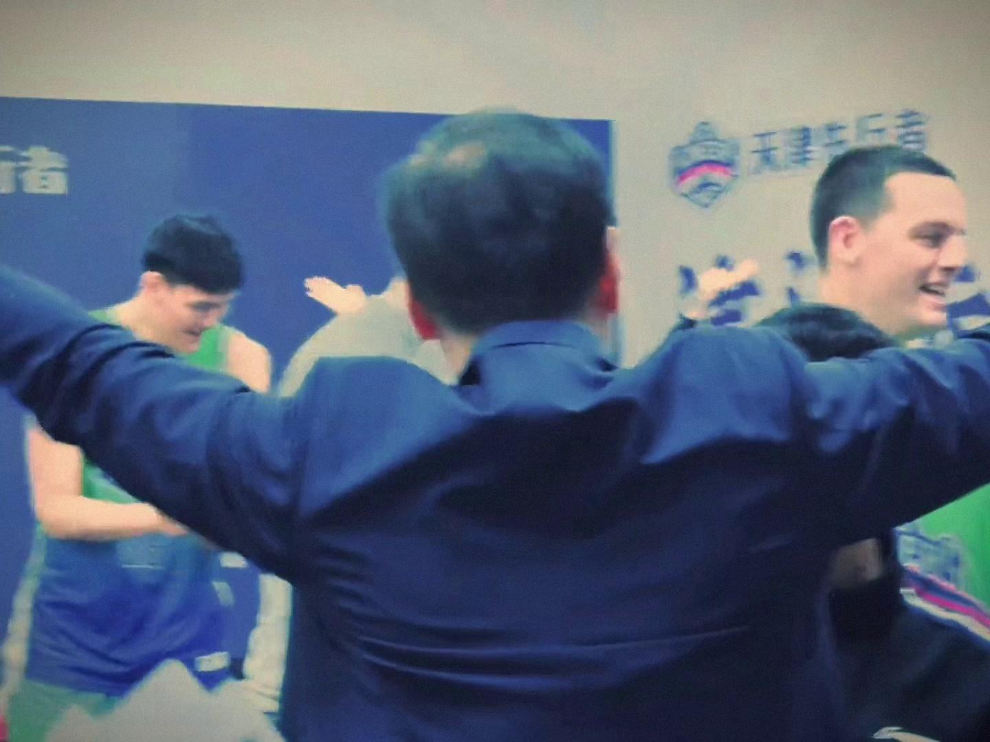 ayx-包含转折点！武汉三镇更衣室发声，CBA季后赛窗口期攻防权衡，态度坚定，更衣室氛围转暖的词条