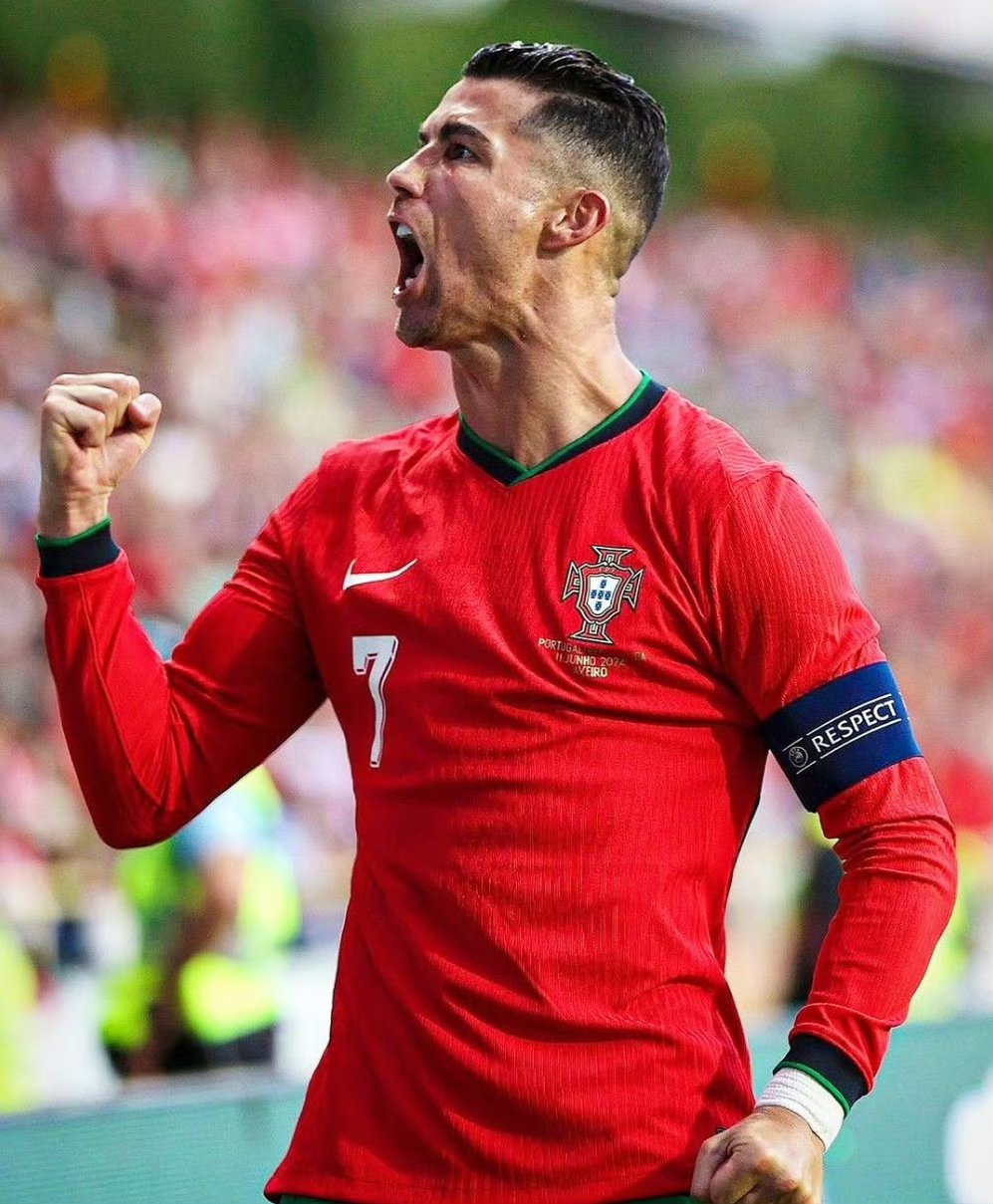 AC米兰训练开放日，冲刺阶段强势反弹引欢呼，葡超在即，年轻球员得到机会(ac米兰最新新闻)